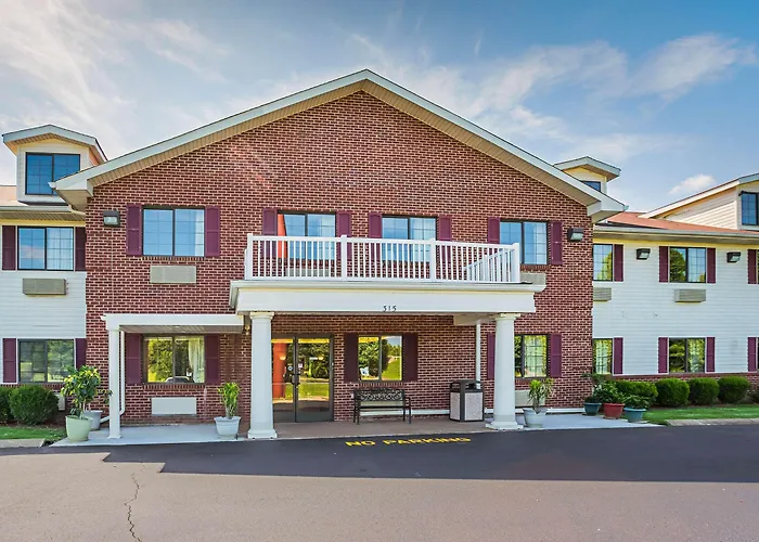 Econo Lodge Inn & Suites